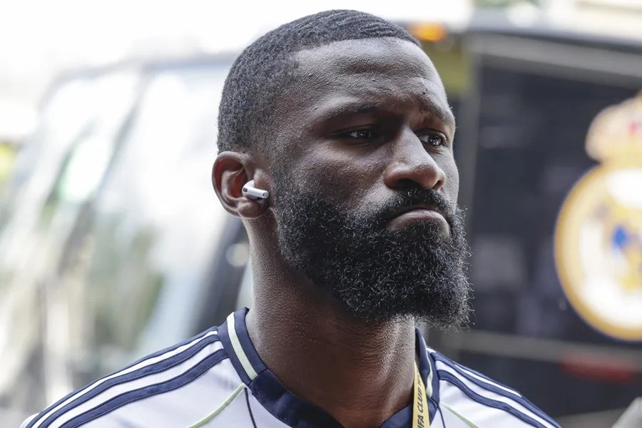 Antonio Rüdiger del Real Madrid llega este domingo, al partido del Mundial de Clubes entre Real Madrid y Pachuca en el estadio Bank of America de Charlotte (Estados Unidos). EFE/ André Coelho