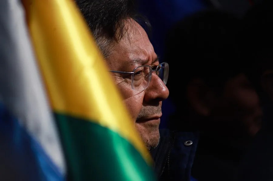 El presidente de Bolivia, Luis Arce, participa en una ceremonia ancestral este viernes, en La Cumbre (Bolivia). EFE/ Gabriel Márquez