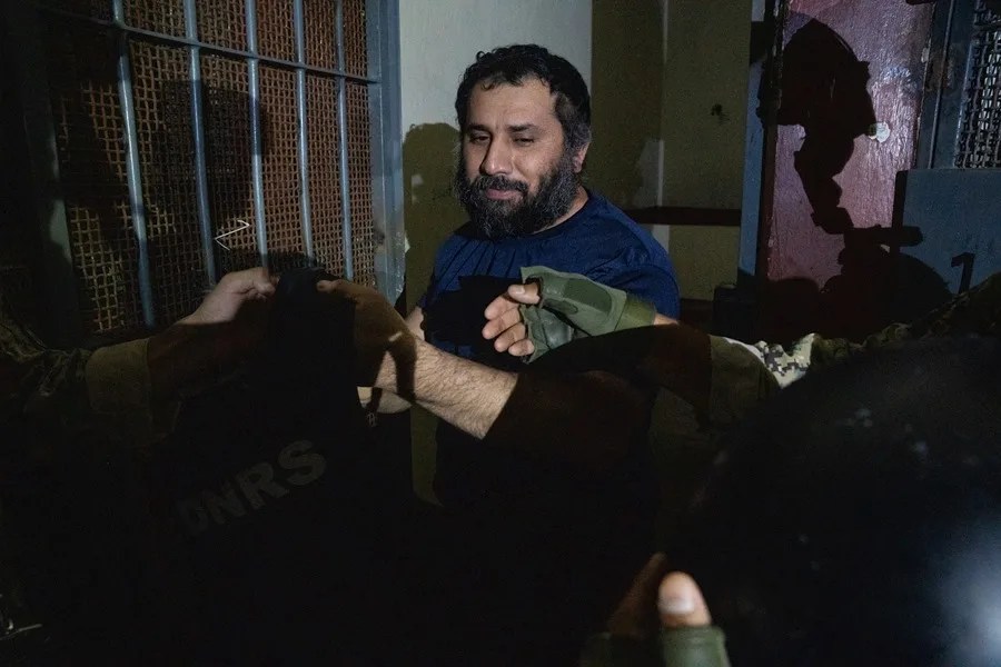 El narcotraficante José Adolfo Macías Villamar ('Fito'), llega a la cárcel La Roca este miércoles, en Guayaquil (Ecuador). 'Fito', líder de Los Choneros, la banda criminal más grande y antigua que opera en Ecuador. EFE/ Mauricio Torres