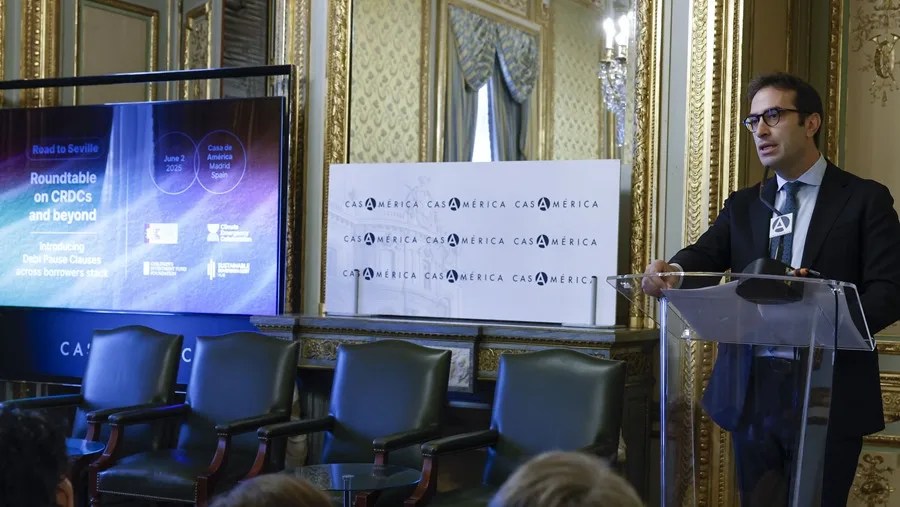 El ministro de Economía, Carlos Cuerpo, abre este lunes una jornada sobre las cláusulas de suspensión de deuda