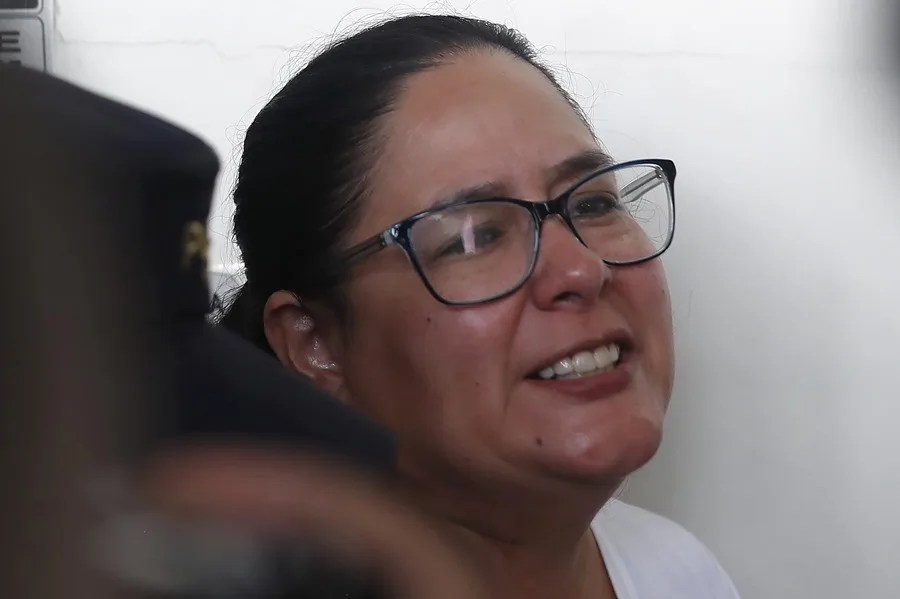 La defensora salvadoreña Ruth López continuará en prisión tras la audiencia inicial de proceso penal