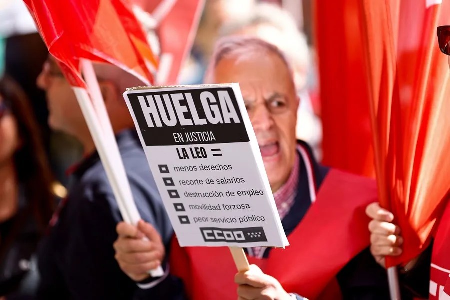 Funcionarios de la administración de Justicia participan en una concentración