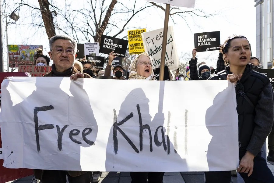 Un juez de EE.UU. ordena la libertad bajo fianza del palestino Mahmoud Khalil, preso desde marzo