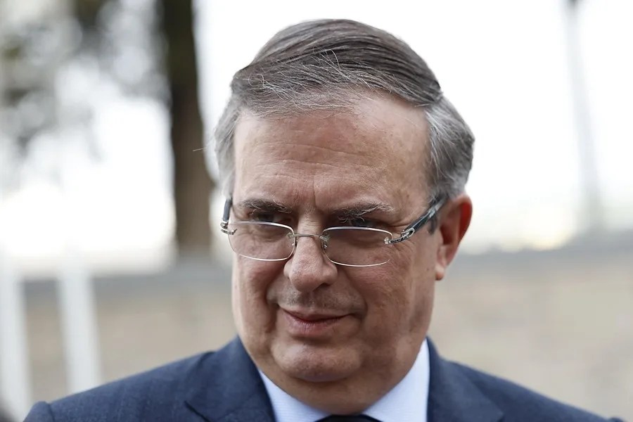 El secretario de Economía de México busca certidumbre contra los nuevos aranceles de EE.UU. hasta la revisión del T-MEC