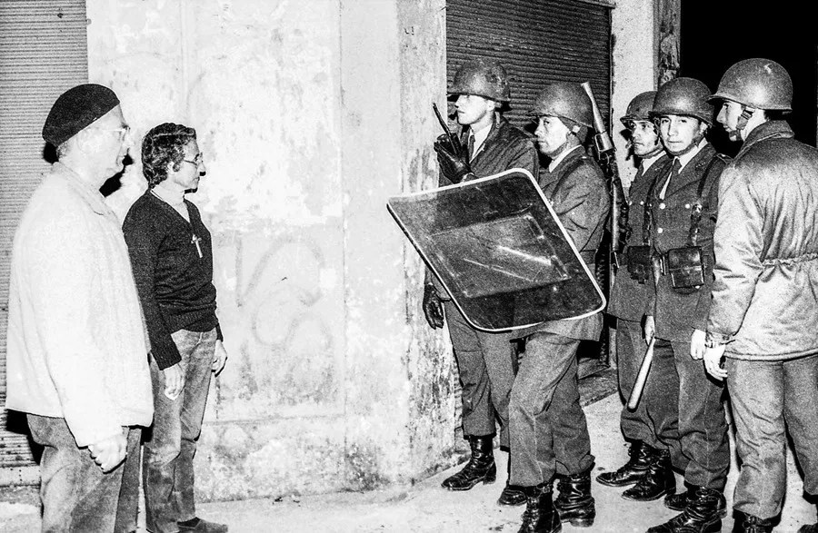 Desde los márgenes y el anonimato: las mujeres que sostuvieron la resistencia a Pinochet