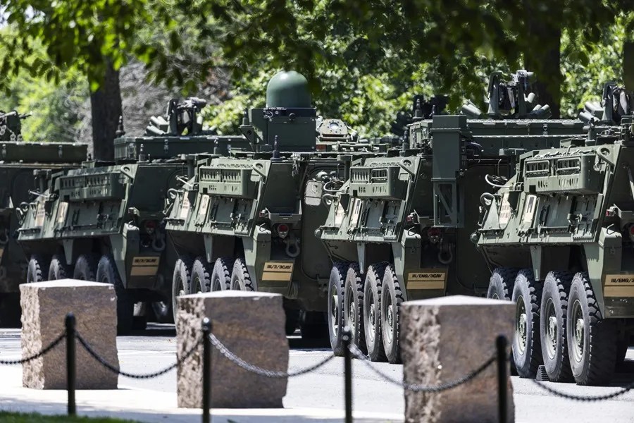 Trump avisa que si hay protestas contra su desfile militar enfrentarán una "gran fuerza"