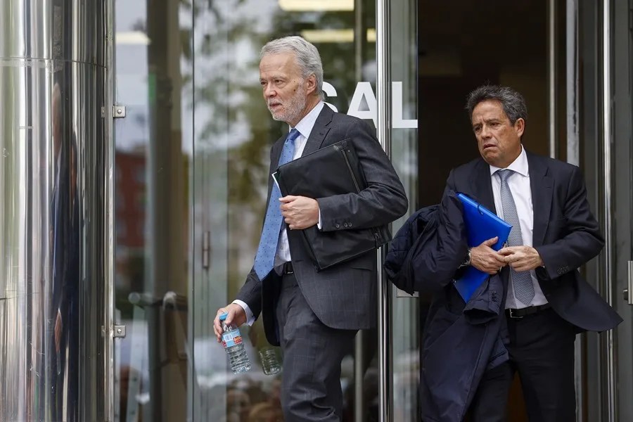 El abogado de Begoña Gómez, Antonio Camacho (d),