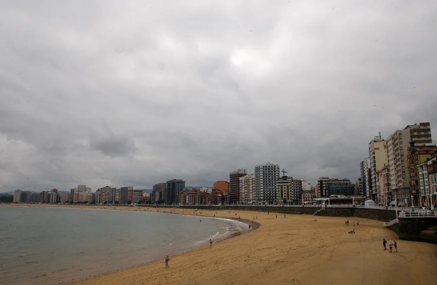 La Playa de San Lorenzo, en Gijón