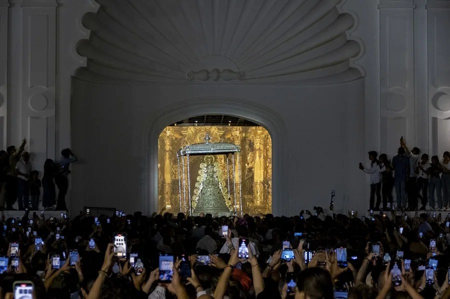 Los almonteños han saltado la reja a las 2:42 horas