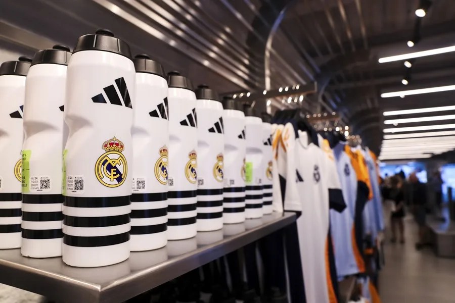 Tienda oficial que el club posee en el Santiago Bernabéu,