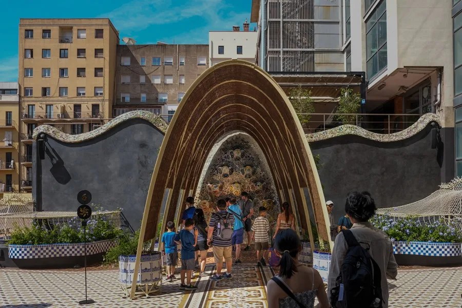 La emblemática Casa Batlló de Antoni Gaudí ha recuperado el aspecto original de su patio privado y de la fachada posterior