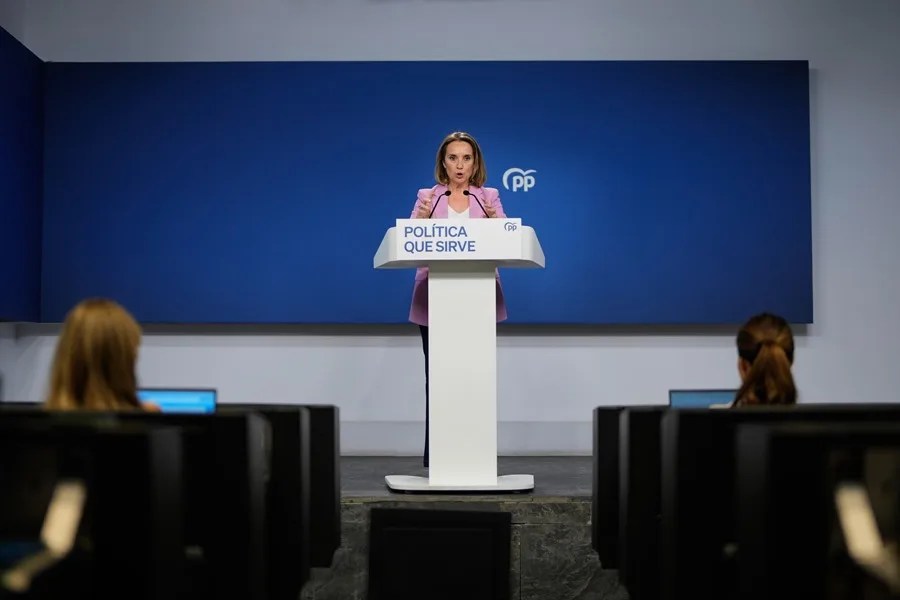 La secretaria general del PP, Cuca Gamarra, durante la rueda de prensa