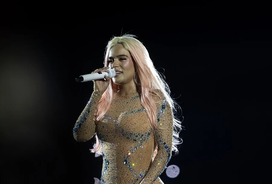 Karol G prende Medellín con un show sorpresa en discoteca 