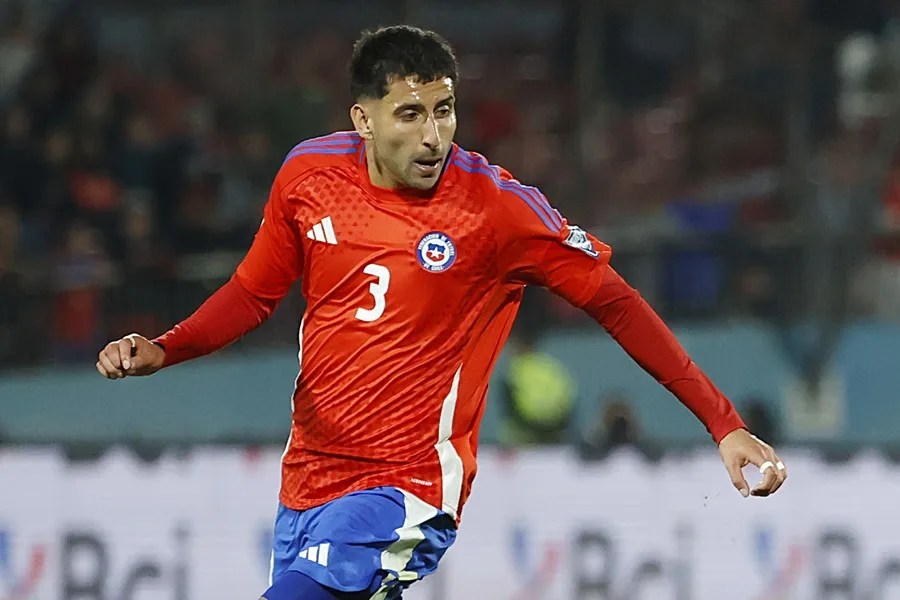 El jugador de la selección chilena de fútbol Guillermo Maripan