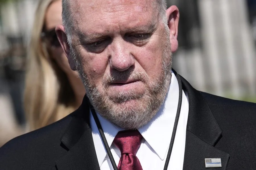 EE.UU. prioriza detener a migrantes "criminales" en las redadas laborales, dice el zar de la frontera