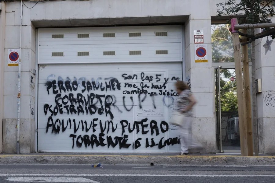 El domicilio en València del exministro y ex secretario de Organización del PSOE, José Luis Ábalos, ha vuelto a aparecer pintado