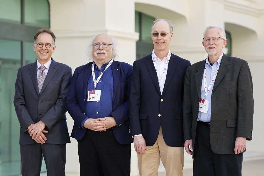 Los cuatro Premios Nobel que forman parte por primera vez del jurado de los Premios Rei Jaume I, Guido Imbens (i), Economía 2021; Duncan Haldane (2i), Física 2016; Douglas Diamond (2d), Economía 2022 y Charles Rice, Medicina 2020, este lunes en Valencia, durante la jornada previa al fallo de los jurados de las siete categorías de los galardones, en los que hay otros dieciséis Premios Nobel.