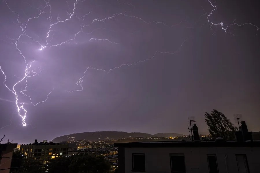 Un rayo cae en San Sebastián