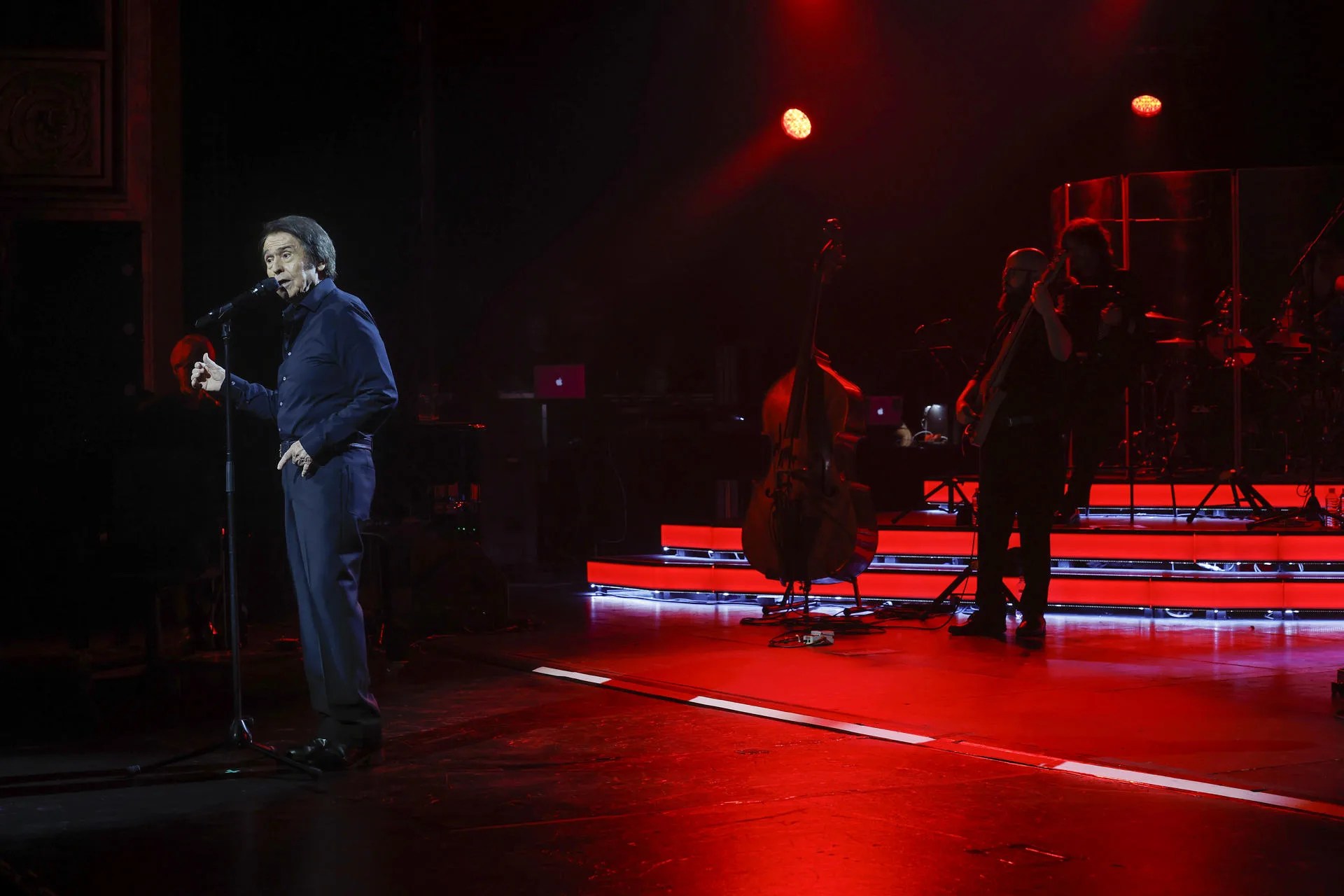 El cantante Raphael reaparece en Madrid.