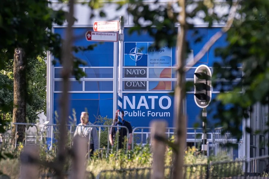 La fachada del Foro Público durante la Cumbre de la OTAN en La Haya