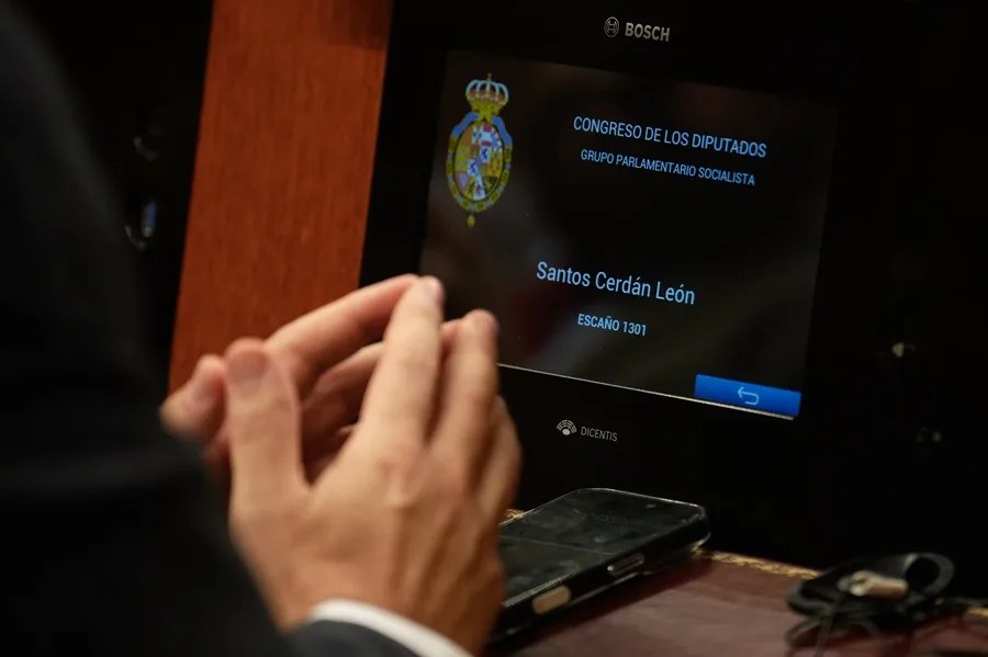 Detalle del escaño del diputado socialista Santos Cerdán