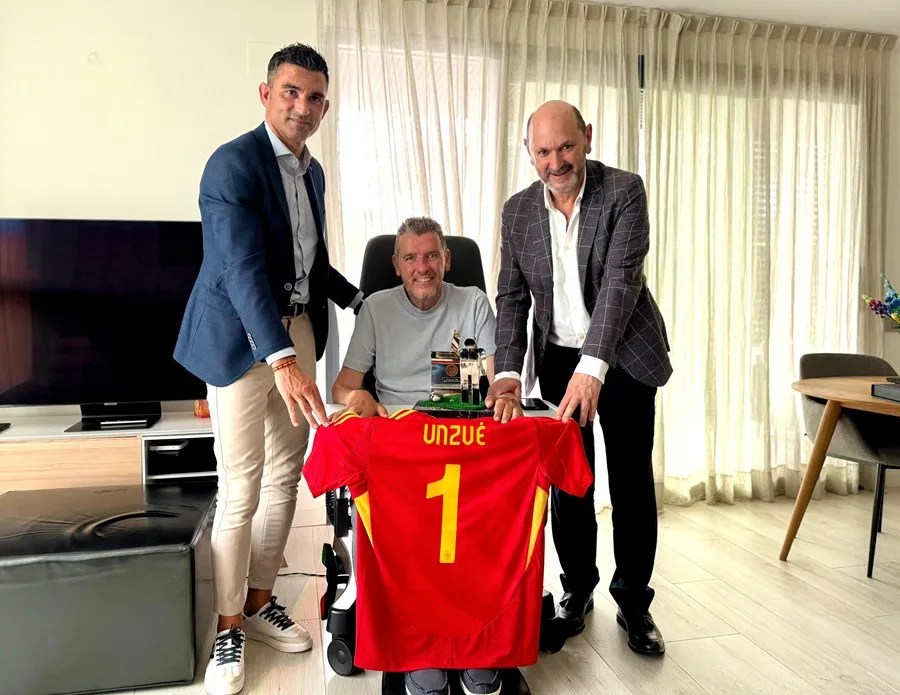 Acto de entrega a Juan Carlos Unzué el 'Banquillo de Platino'. EFE