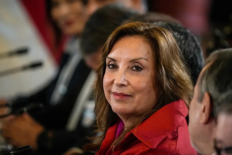 El Gobierno de Perú sube el sueldo de la presidenta Dina Boluarte en un 122 %