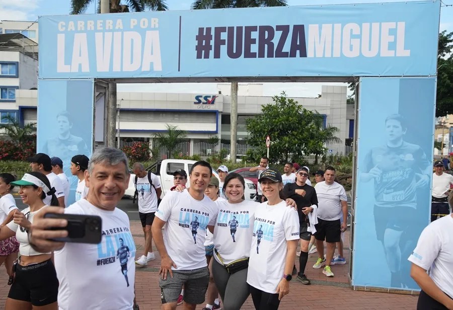 Un mes después del atentado al senador Miguel Uribe Turbay, Colombia mantiene la fe y rechaza la violencia