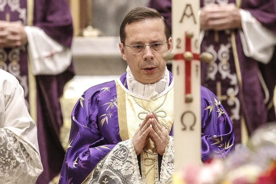 El argentino Mariano Fazio, segundo del Opus Dei, es acusado de trata de mujeres para servidumbre