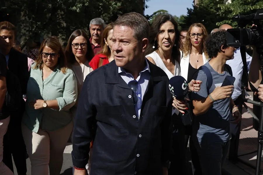 El presidente de Castilla-Mancha, Emiliano García-Page, a su llegada a la sede del PSOE