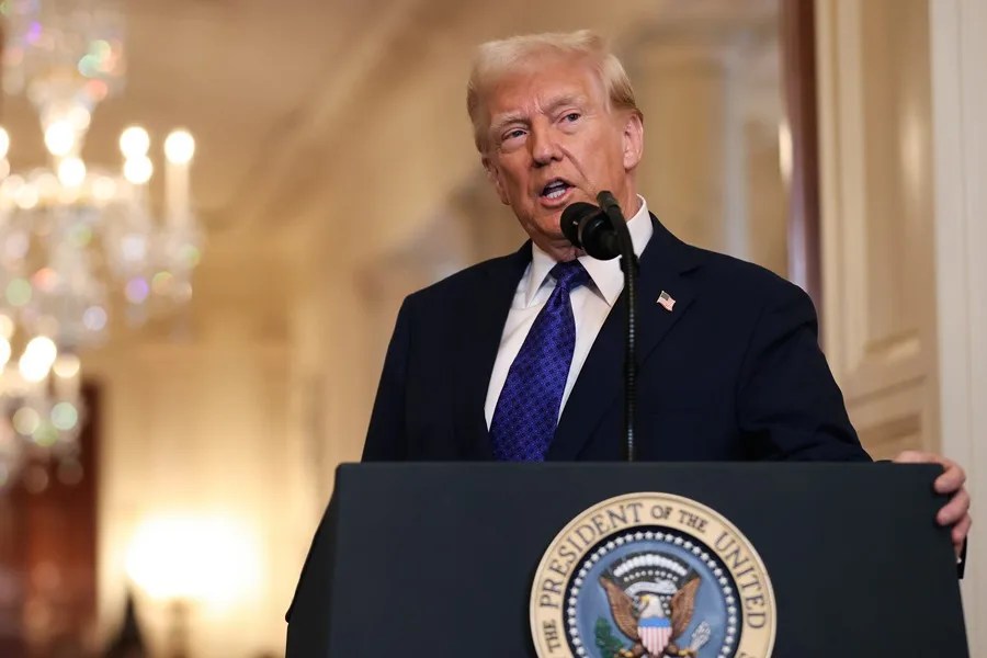 Trump acusa al WSJ de publicar una carta "falsa" a Jeffrey Epstein: "No son mis palabras"