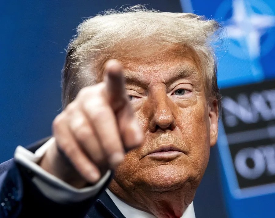 Trump firma una orden ejecutiva para eliminar las sanciones en contra de Siria