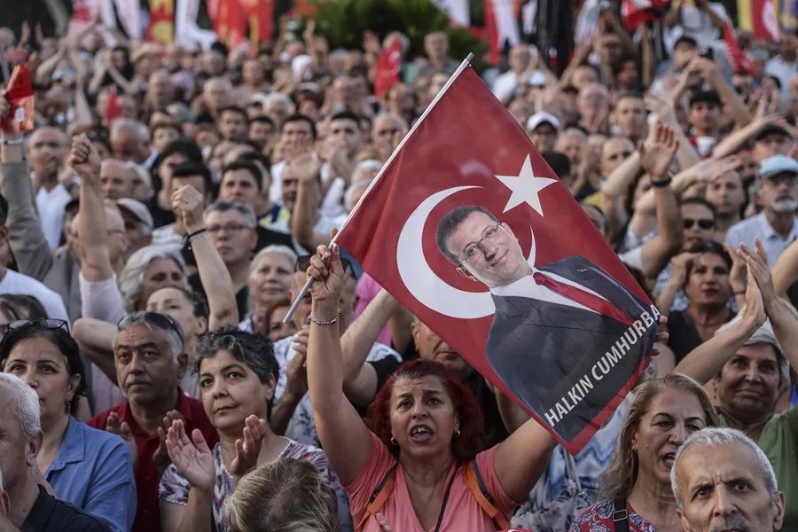 Partidarios del alcalde de Estambul, Ekrem Imamoglu.