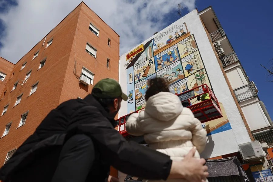 Inauguración del mural inspirado en el cómic "13 Rue del Percebe"