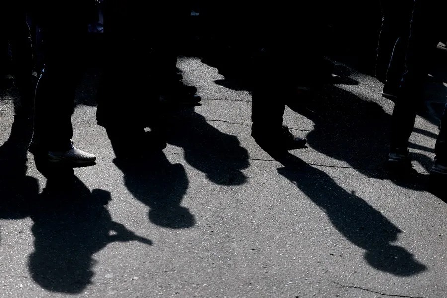 Personas caminando por Berlín