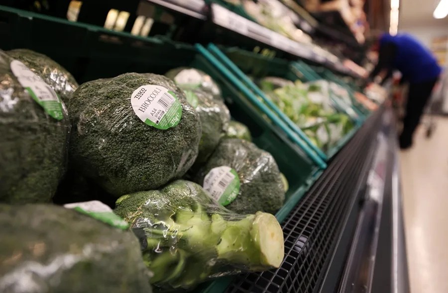 La guerra comercial con EE.UU. podría costarle a cada canadiense unos 400 dólares al año