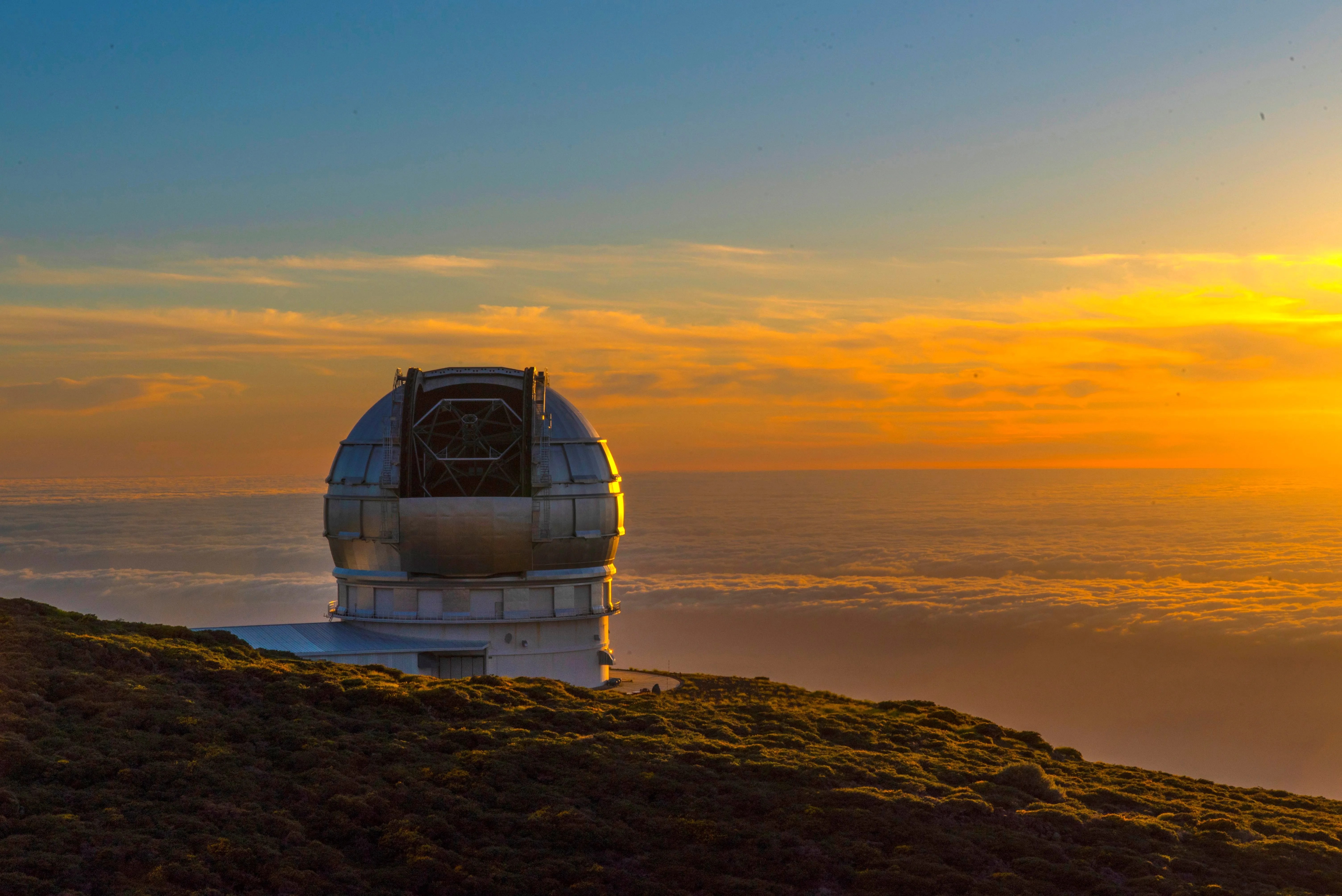 Imagen de archivo del Gran Telescopio de Canarias, el mayor telescopio óptico construido hasta la fecha, también situado en el Roque de los Muchachos (La Palma). EFE/ Miguel Calero