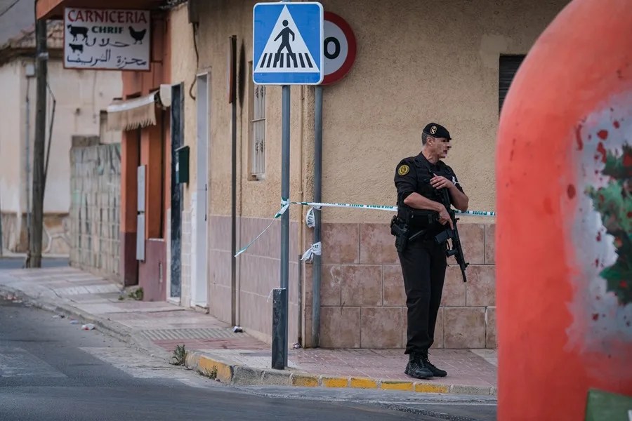 La Guardía Civil controla las entradas del barrio de San Antonio en Torre Pacheco.