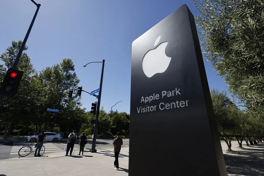 Trump amenaza a Apple con aranceles y pone en juego 600 mil millones de dólares
