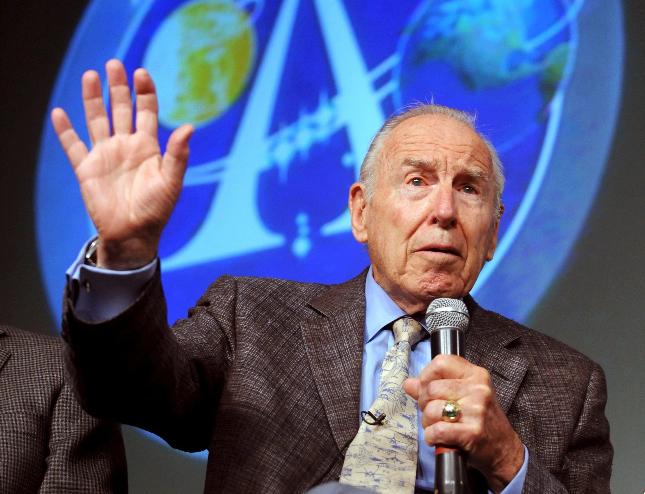 Fallece a los 97 años el astronauta Jim Lovell, quien originó el célebre "Houston, tenemos un problema"