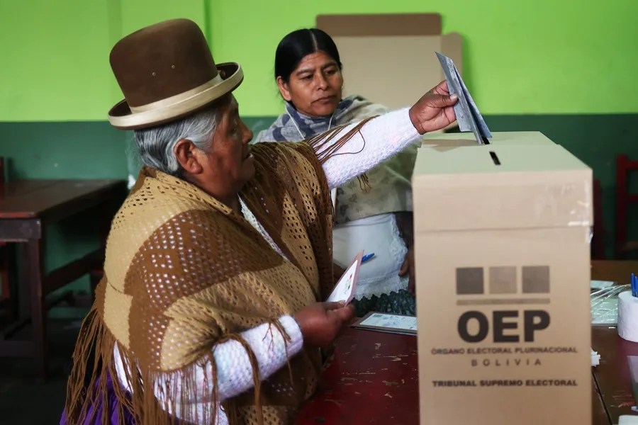 Bolivia va a elecciones con la posibilidad de un viraje tras 20 años de la izquierda en el poder