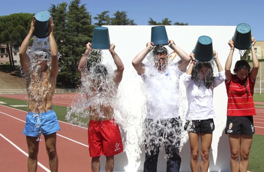 Participantes en una campaña anterior por la investigación de la ELA.