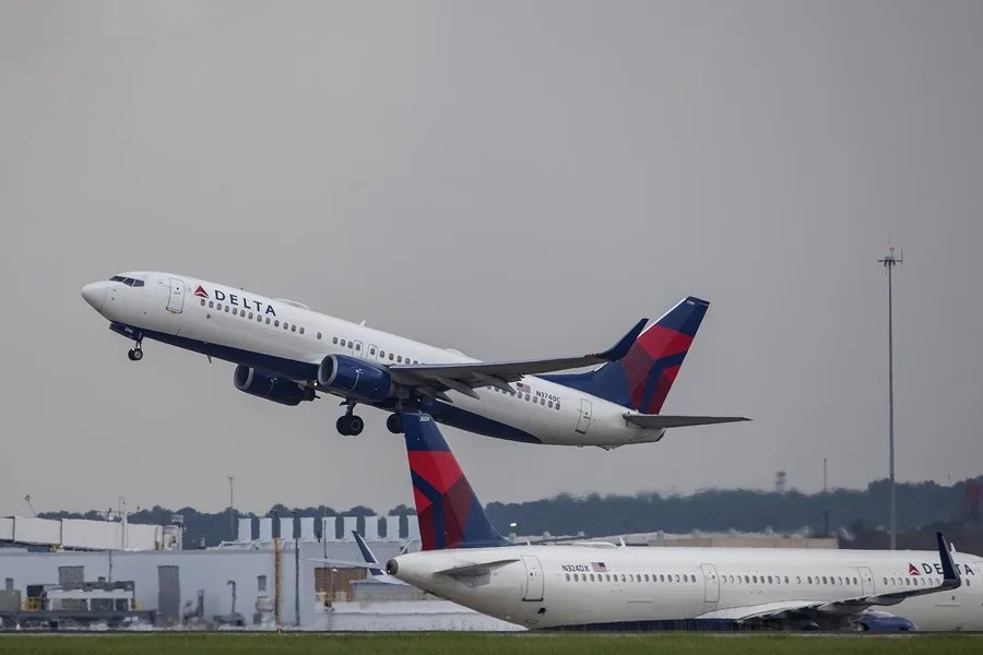 Denuncian a Delta y United por vender como "ventana" unos asientos contra una pared