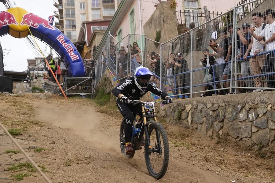 La UCI inhabilita por un año a Edgar Carballo por acoso sexual