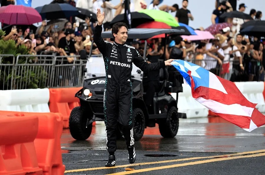 Bad Bunny, Adidas y Mercedes llevan por primera vez un vehículo de Fórmula Uno a Puerto Rico