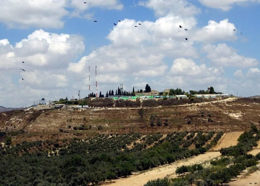 Tiendas de campaña de manifestantes contra la retirada en el asentamiento de Sanur, Cisjordania, cerca de Nablus