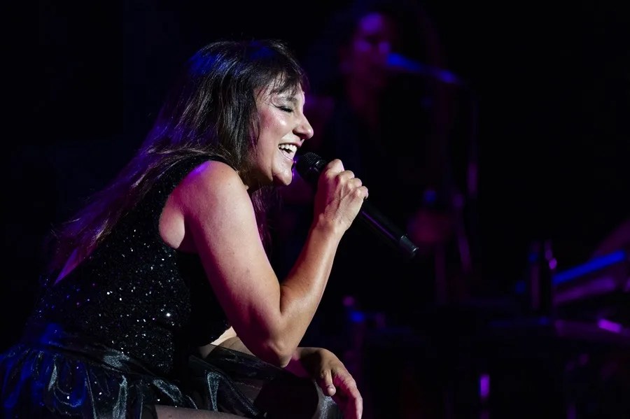 Eva Amaral durante un concierto en Girona.