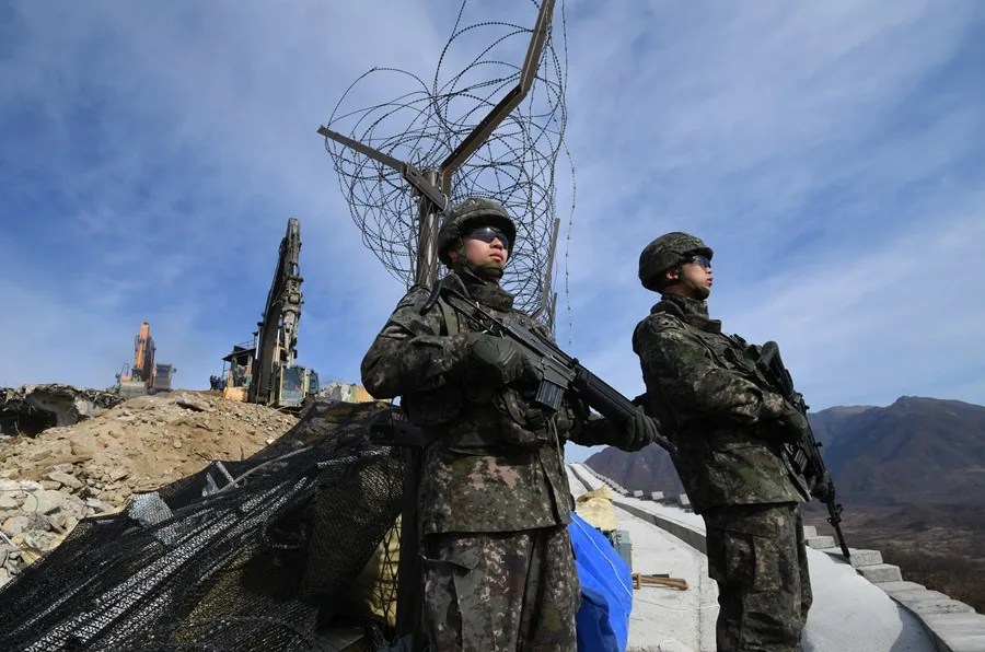 Los disparos de advertencia de Corea del Sur fueron por intrusión fronteriza de 30 soldados del Norte, según Naciones Unidas