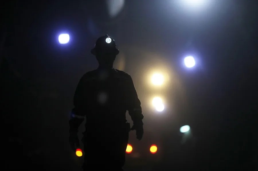 El dueño de la mina con cinco mineros atrapados en Chile dice que el rescate es "difícil" por los daños