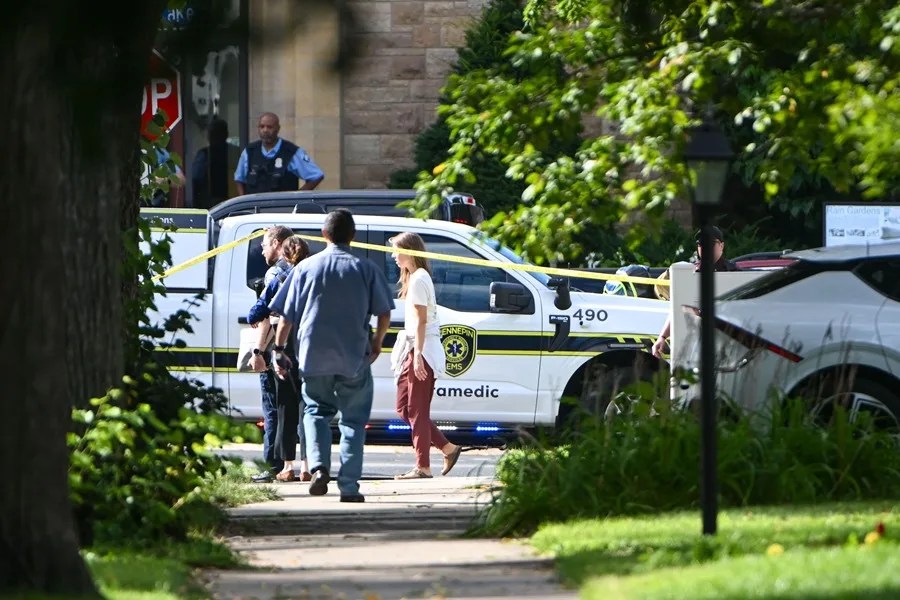 Al menos dos muertos y veinte heridos deja un tiroteo en una escuela católica de Minneapolis